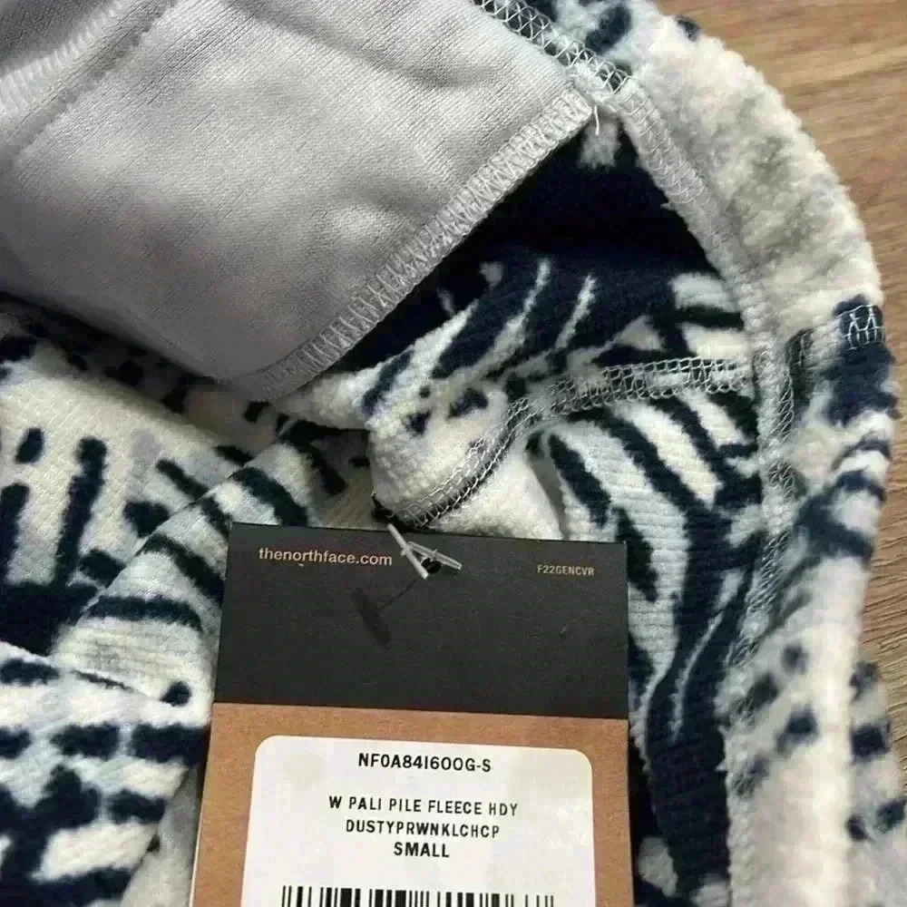 The North Face Women’s Fleece Hoodie, Small - Picture 15 of 15